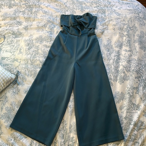 Elegant green jumpsuit. Perfect for an evening outing - Picture 4 of 4